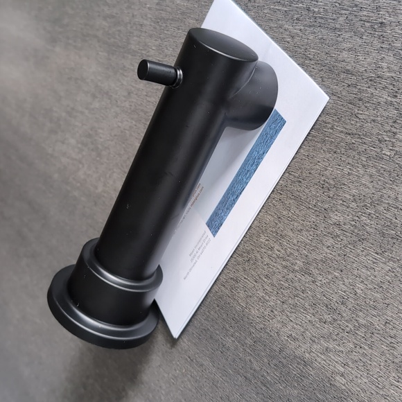 Brand new ! Moen arlys 7 1/2" tub diverter stout mat black bathroom hardware - Picture 3 of 4